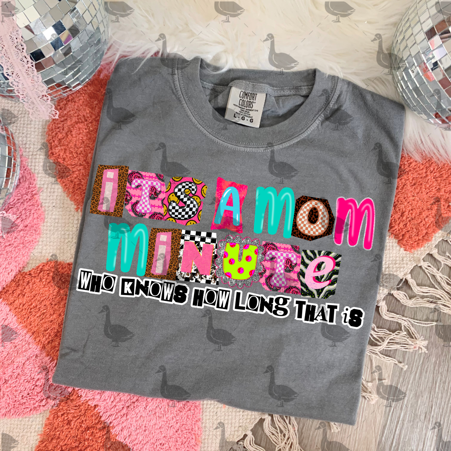 Mom Minute Who Knows BLK