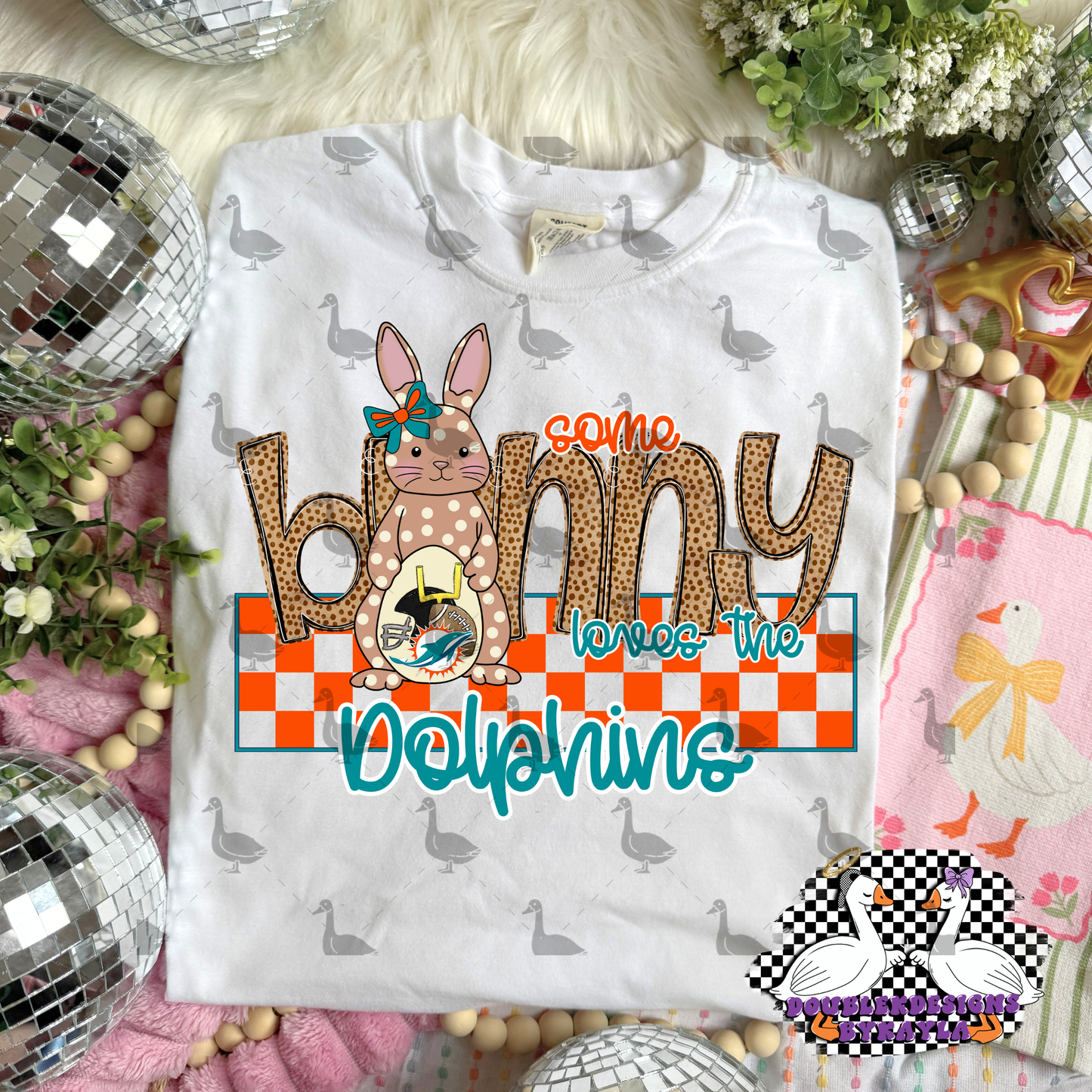 Some bunny loves the dolphins